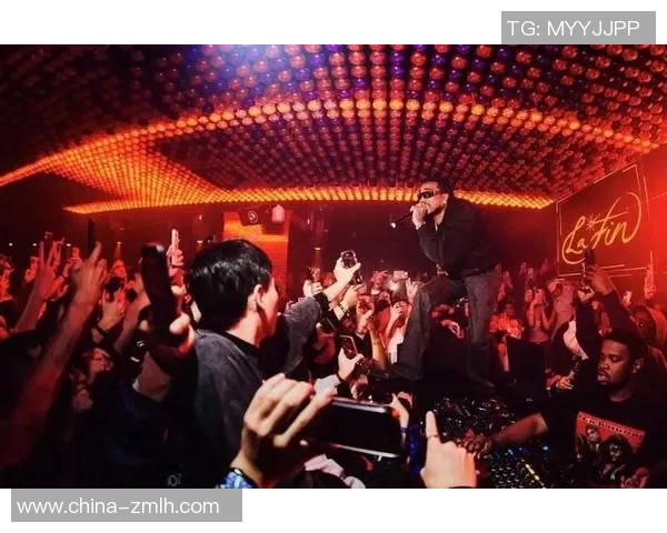 夜店狂欢与足球赛场的双重人生 那位频频现身夜店的足球明星是谁